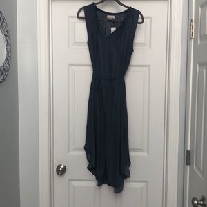 *NWT* Beautiful slate blue flowy shift midi dress